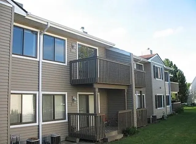 995 Pinetree Cir S #995 — Photo 4
