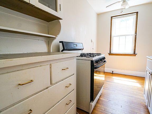 3rd image of 117 College Ave #39