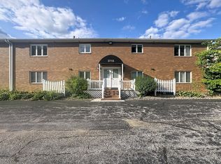 3715 35th St APT 3, Moline, IL 61265