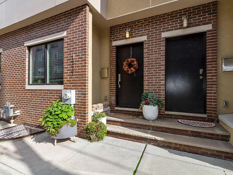 1337 N Howard St — Photo 4