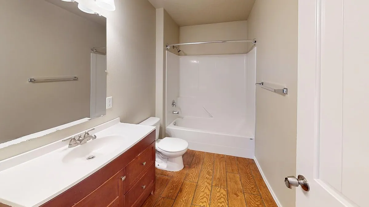 Building Photo - 550 SE 7th St #C