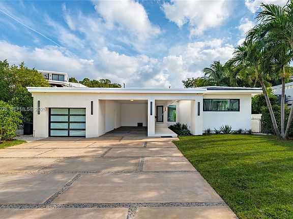 4th image of 3141 N Bay Rd