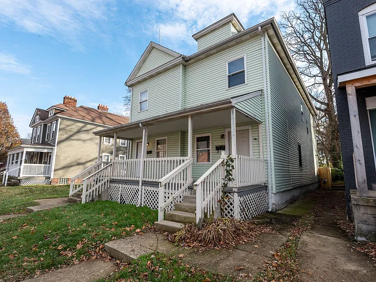 1635 Oak St #1635 — Photo 8