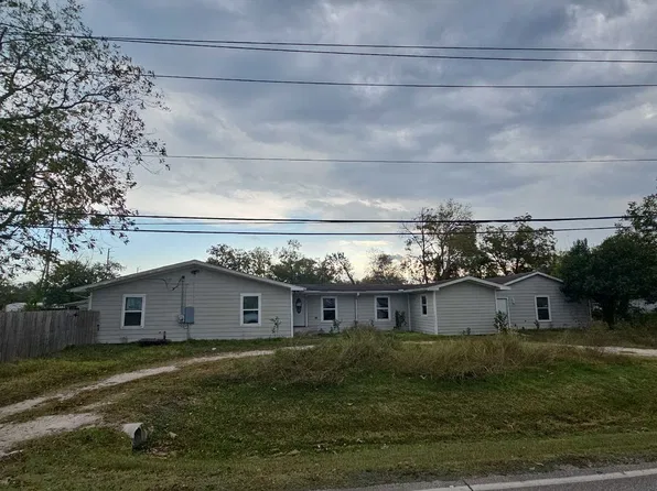 7923 Thompson Rd, Highlands, TX 77562