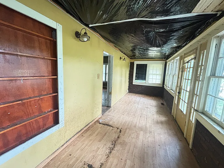 108 E Shipping St — Photo 13