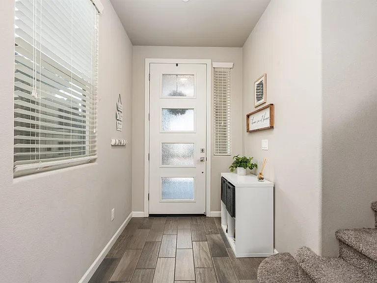 731 N Burgan Ave — Photo 23