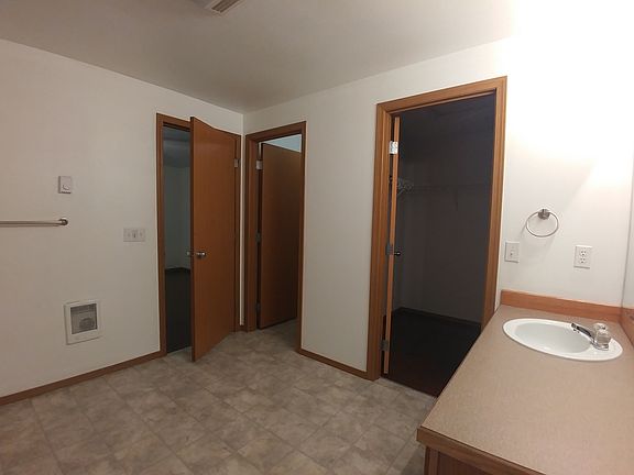 2nd image of 22450 Clearview Ct SE