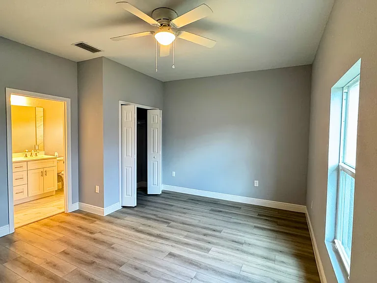 702A Broadway Ave — Photo 7