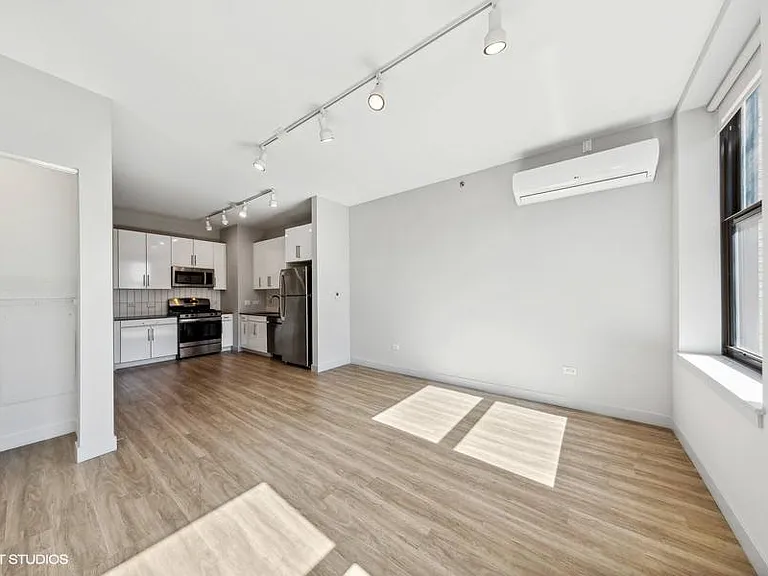 330 S. Wells St — Photo 64