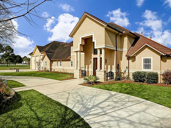 3rd image of 1001 Greenbriar Dr