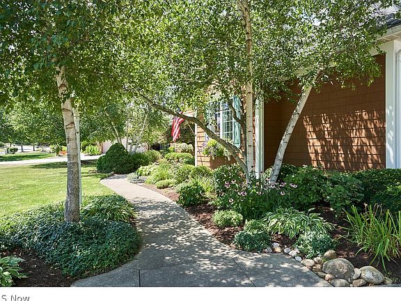 3rd image of 3563 Bay Hill Dr