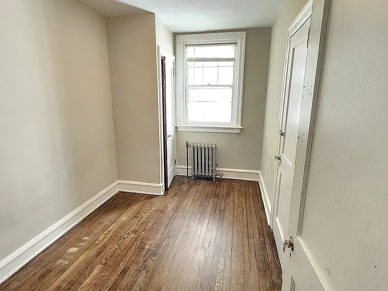 718 W Maple Ave #B — Photo 3