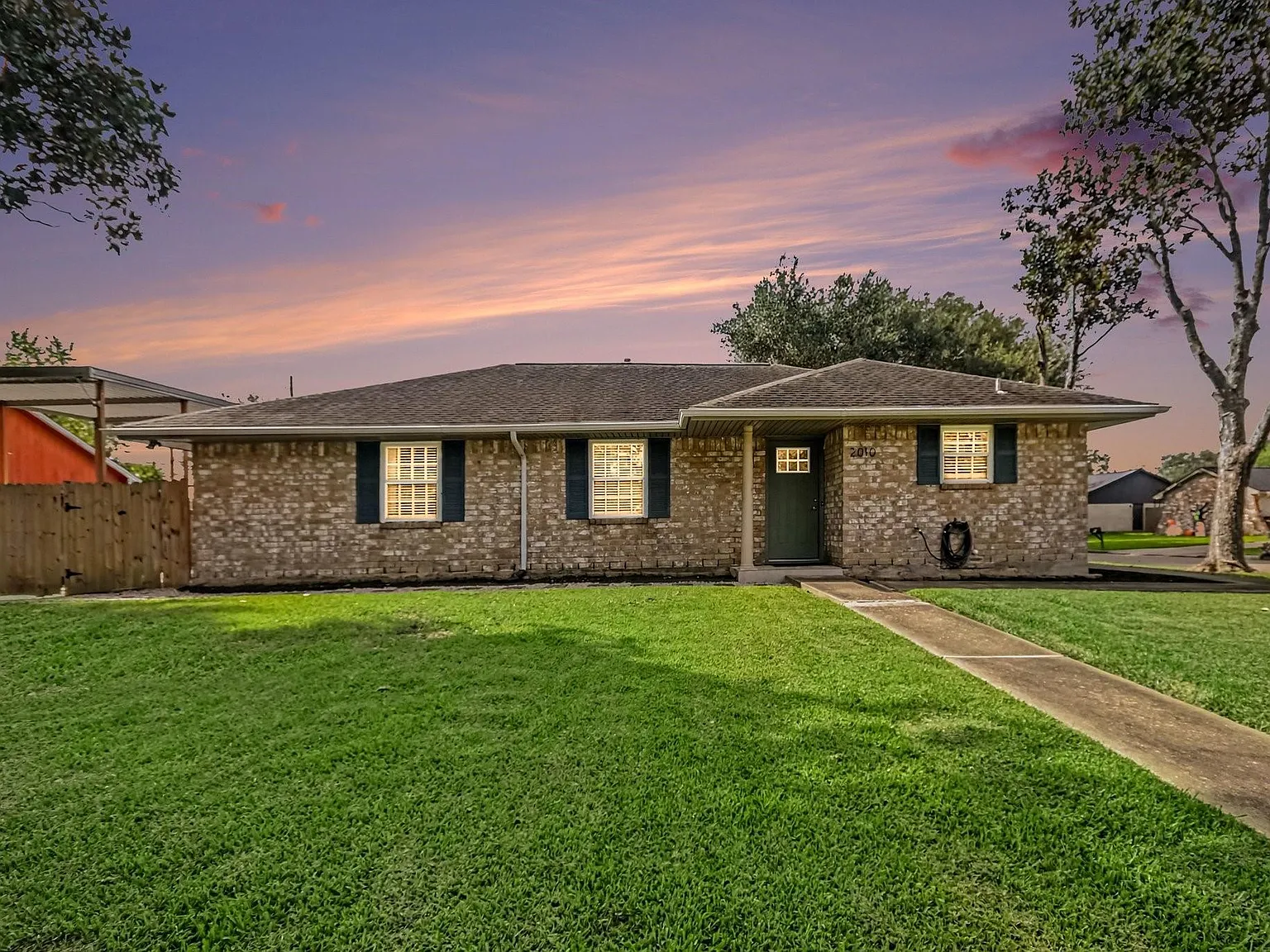3 bed, 2.0 bath, 1492 sqft, $2,595 — Photo 2
