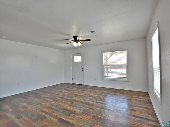 4th image of 616 S Avenue B
