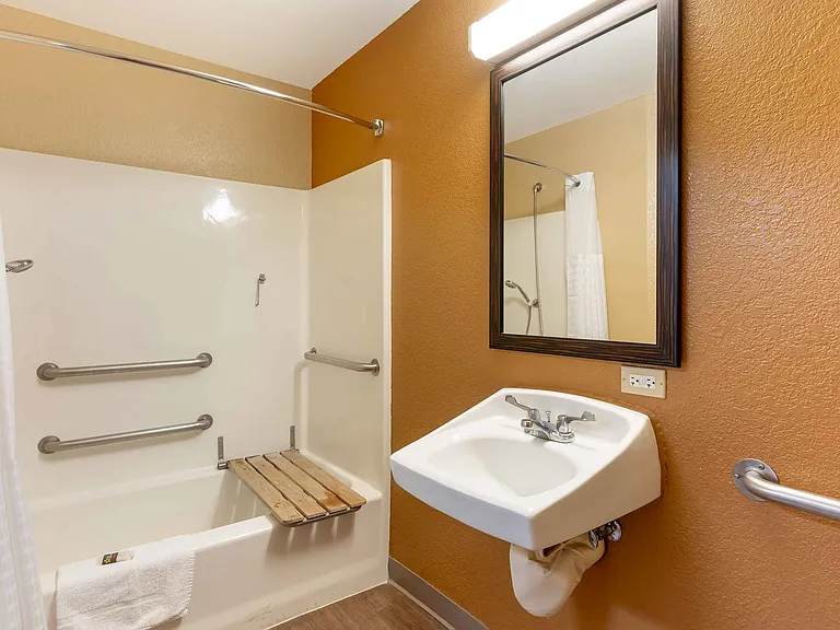 Studio Suite - 2 Full Beds