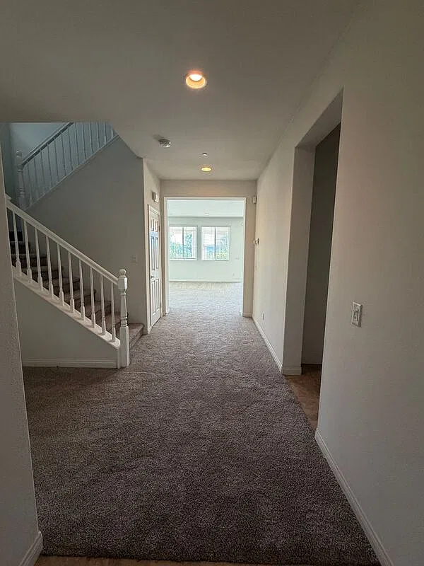 4 bed, 2.5 bath, 2823 sqft, $3,495 — Photo 2
