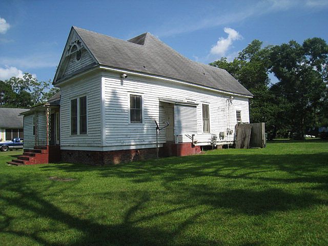 2nd image of 221 Baggs Ave SE