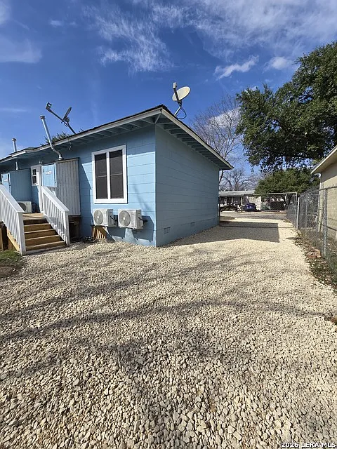 2 bed, 1.0 bath, 700 sqft, $985 — Photo 3