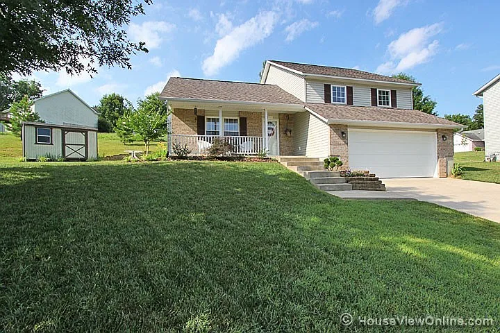 1936 Emily Ct — Photo 2