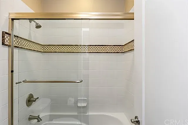 2712 E Coalinga Dr — Photo 2
