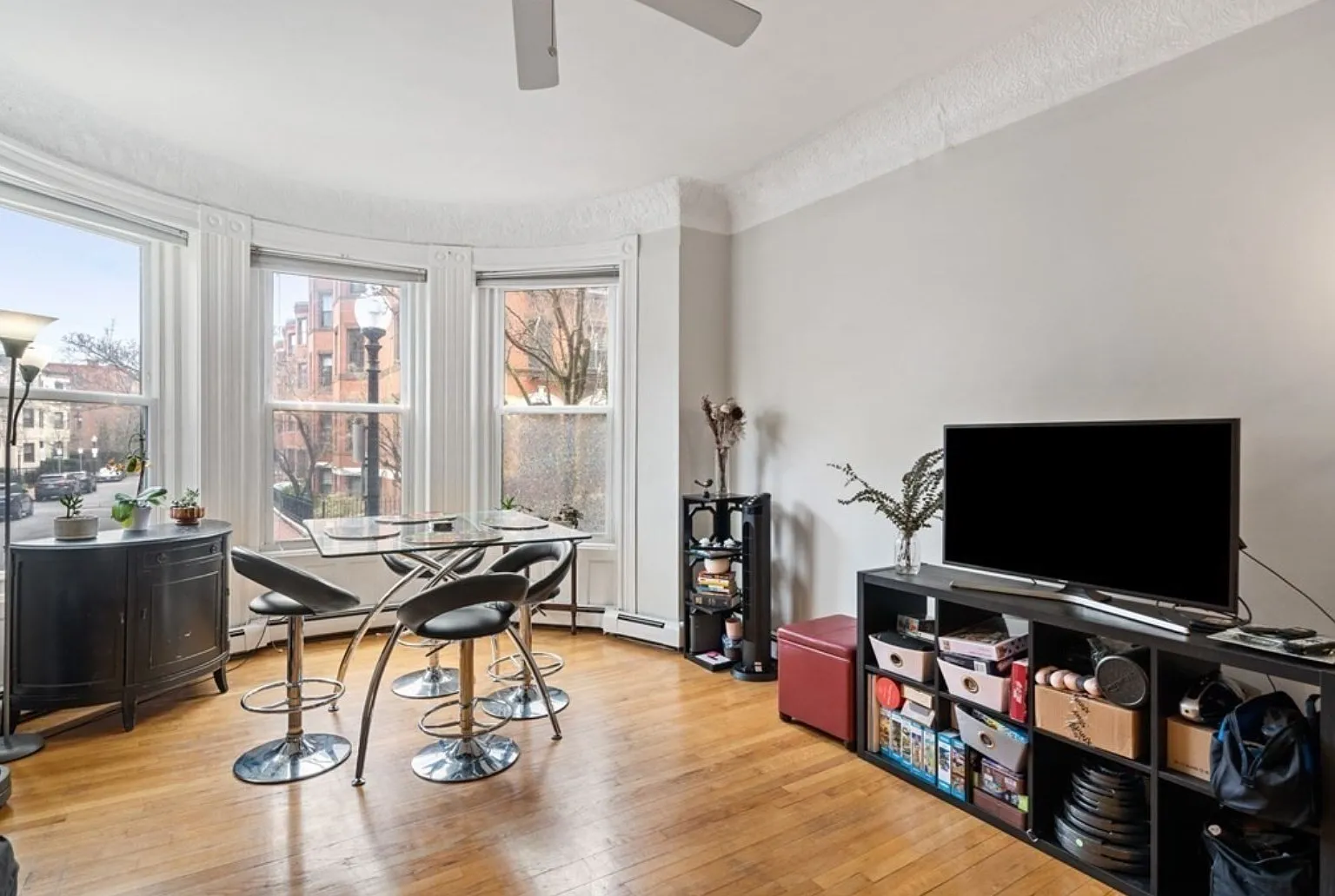 2 bed, 1.0 bath, 900 sqft, $3,900 — Photo 3