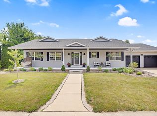 303 Bluebird Ln, Savoy, IL 61874