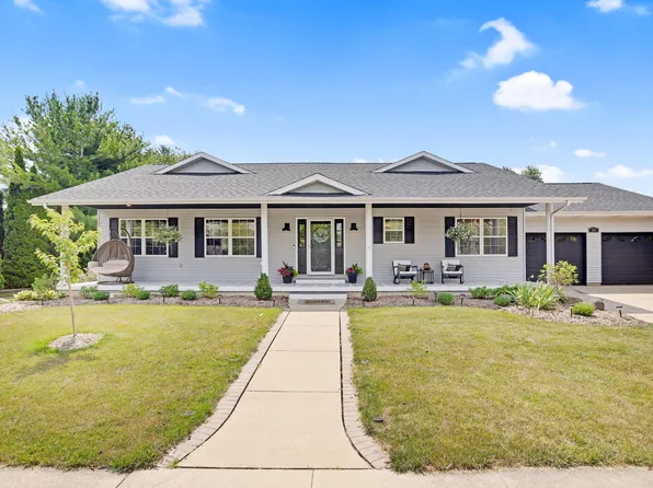 303 Bluebird Ln, Savoy, IL 61874