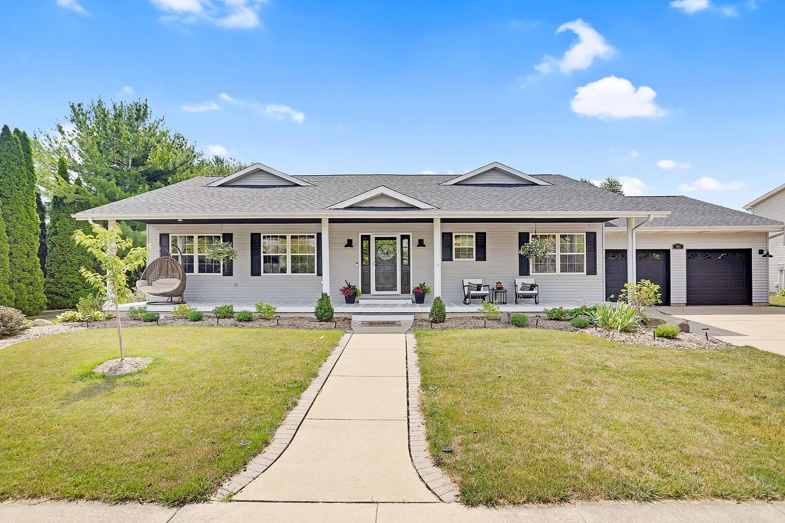 303 Bluebird Ln photo 1