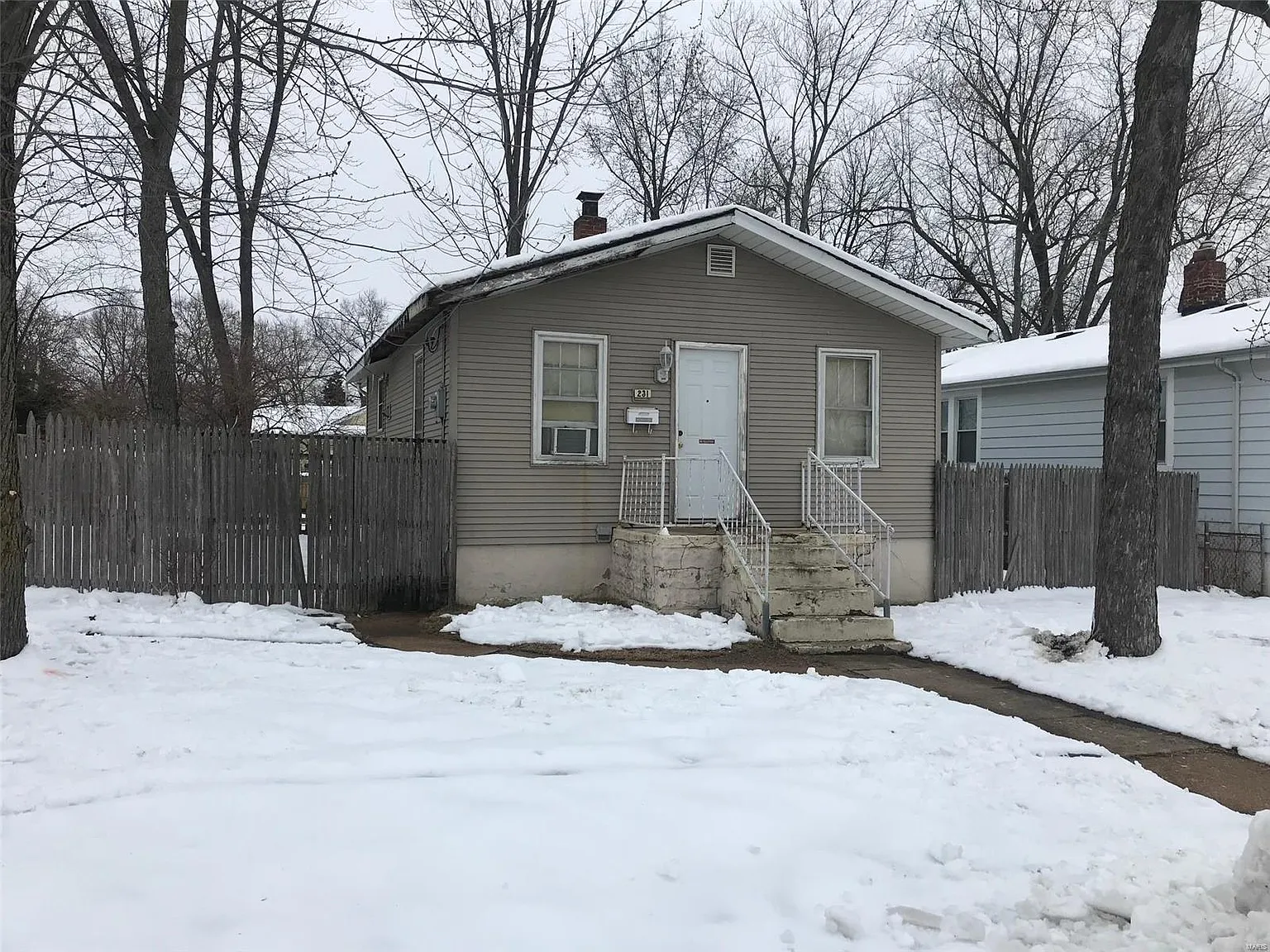 231 W Arlee Ave photo 1
