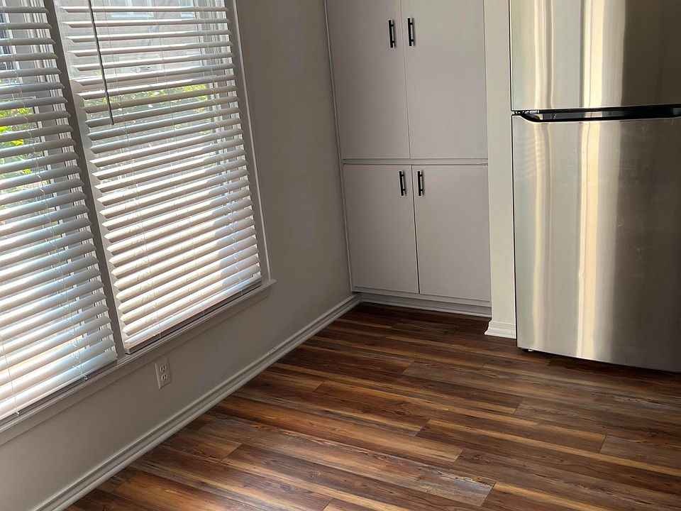 Dining area adjacent to kitchen.