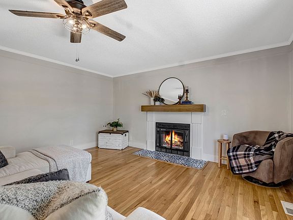 4th image of 4141 Premier Dr