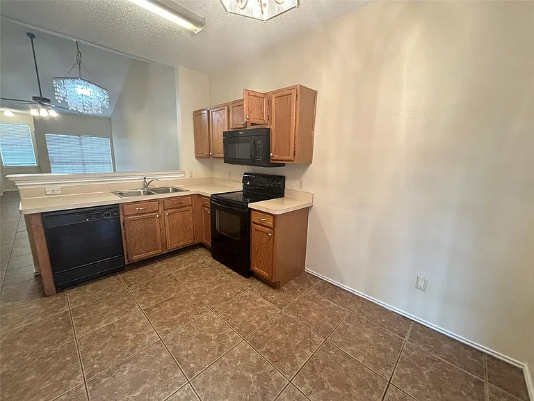 2915 Roxboro Rd — Photo 20