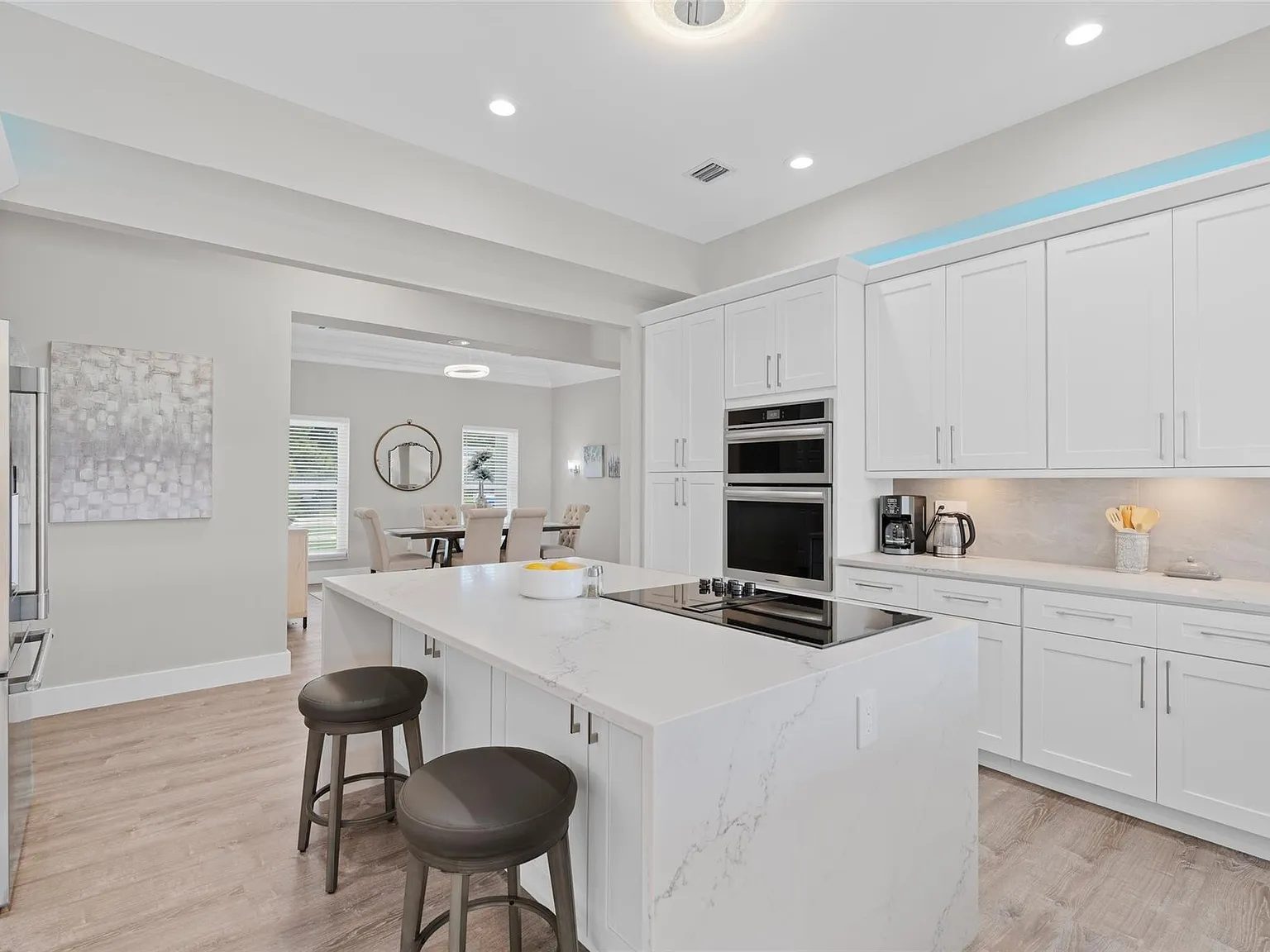 4 bed, 4.0 bath, 2860 sqft, $8,500 — Photo 3