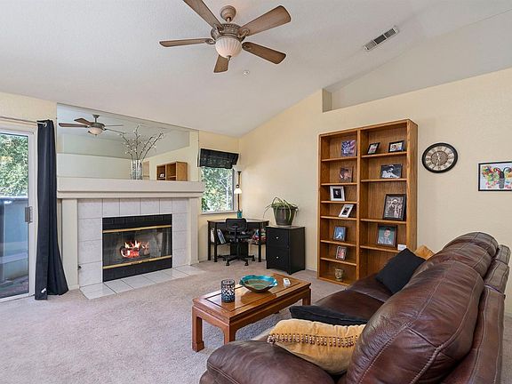 3rd image of 904 Sun Valley Ct