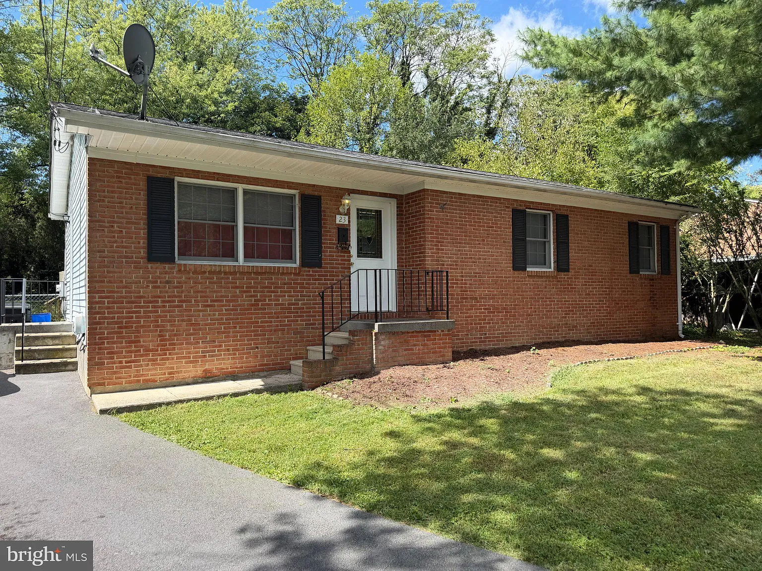 4 bed, 2.0 bath, 1583 sqft, $1,800 — Photo 2