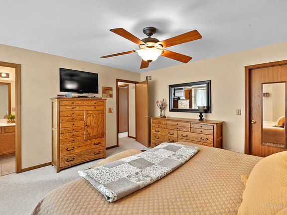 4th image of 4155 Peartree Dr