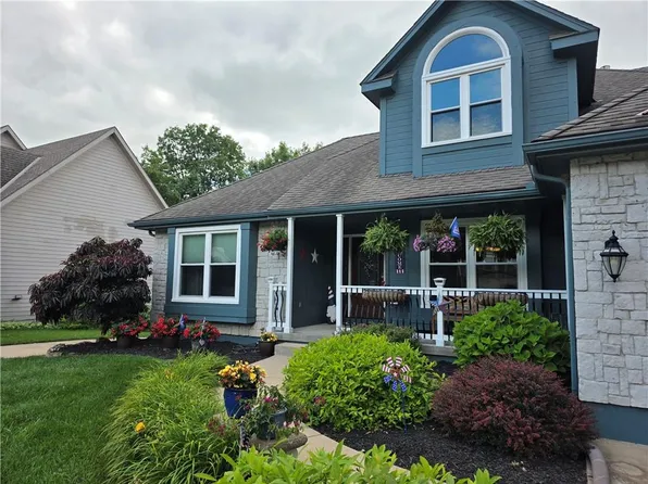 204 N Walker Dr, Raymore, MO 64083