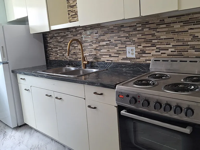2038 Prospect St — Photo 3