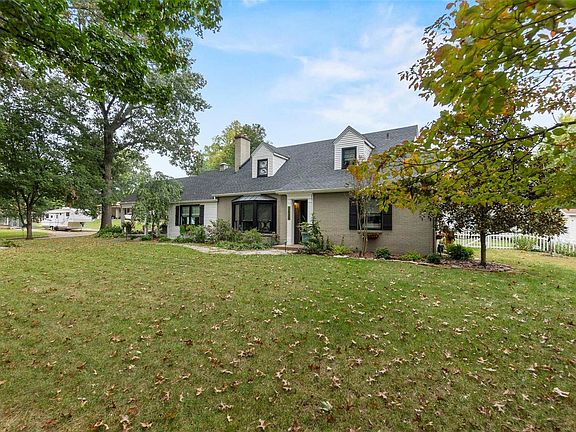 2nd image of 2628 Maria Louise Ln