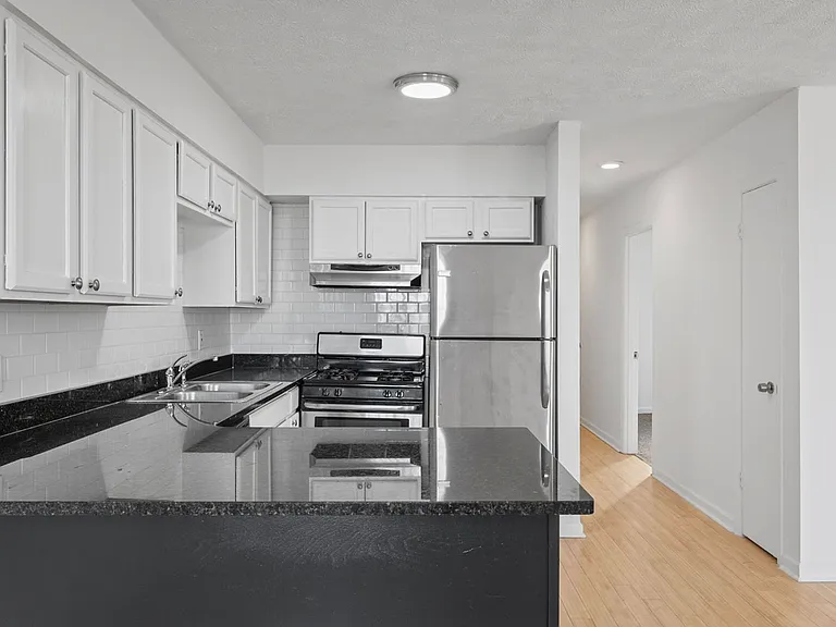 1914 University Ave — Photo 2