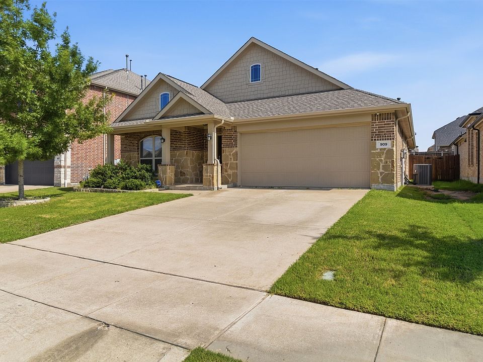 1st image of 909 Blackhawk Dr