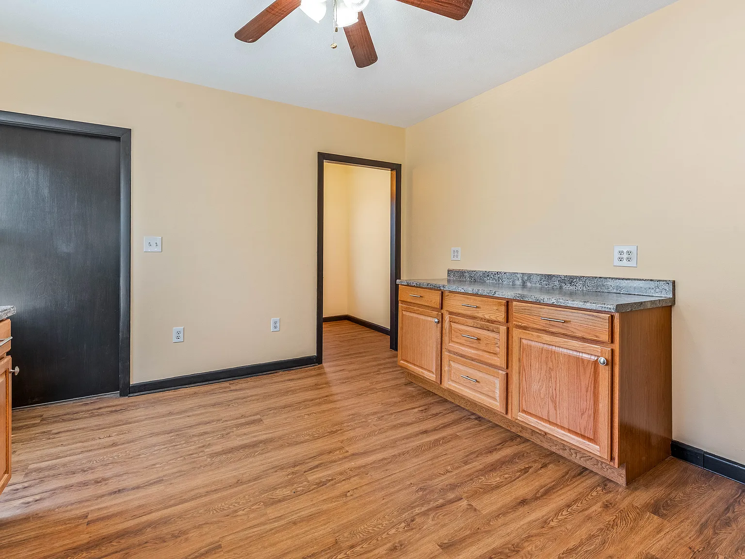 3 bed, 1200 sqft, $2,850 — Photo 3
