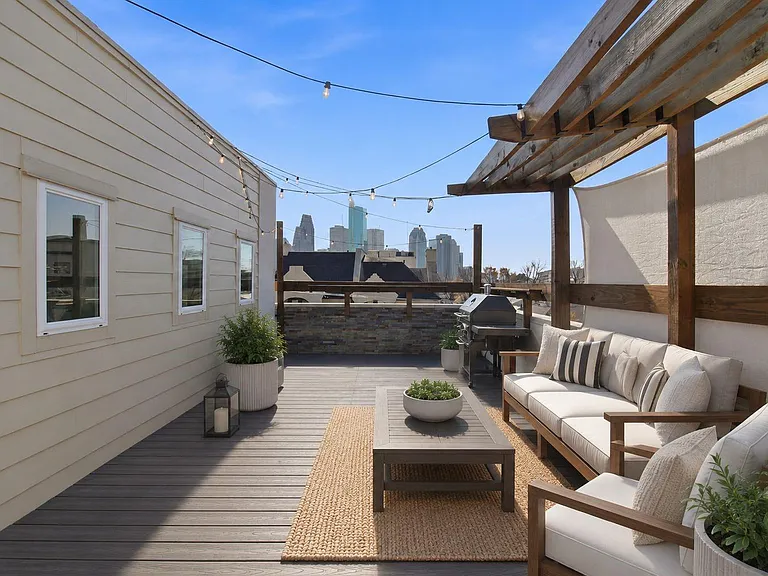 1224 Summer St — Photo 2