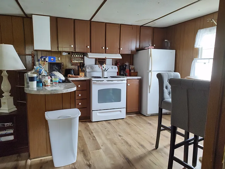 136 Sunset Cir — Photo 2