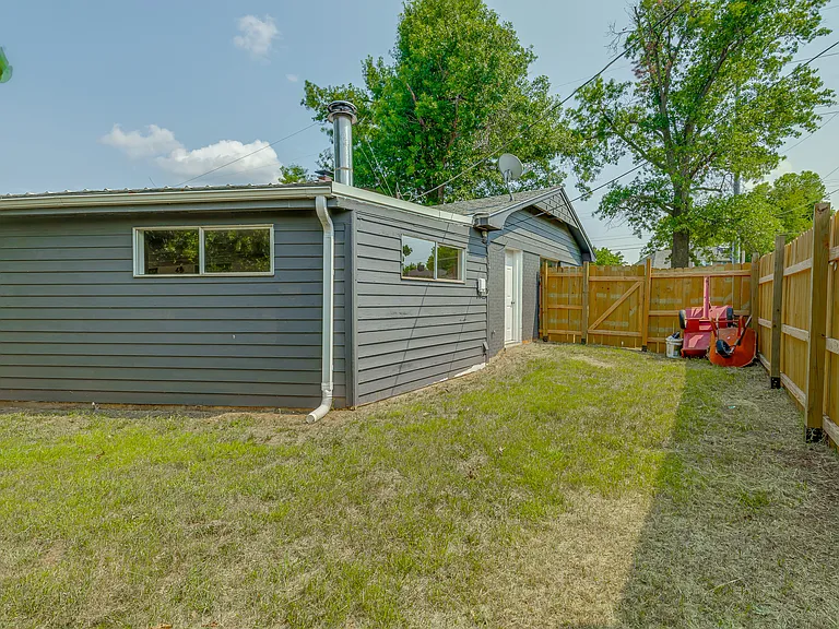 1924 E McElroy Rd — Photo 29