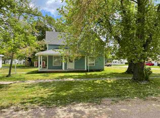 400 5th St, Glenvil, NE 68941