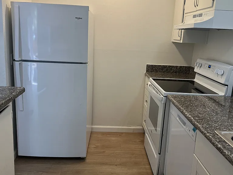 Lincoln - Kitchen 2