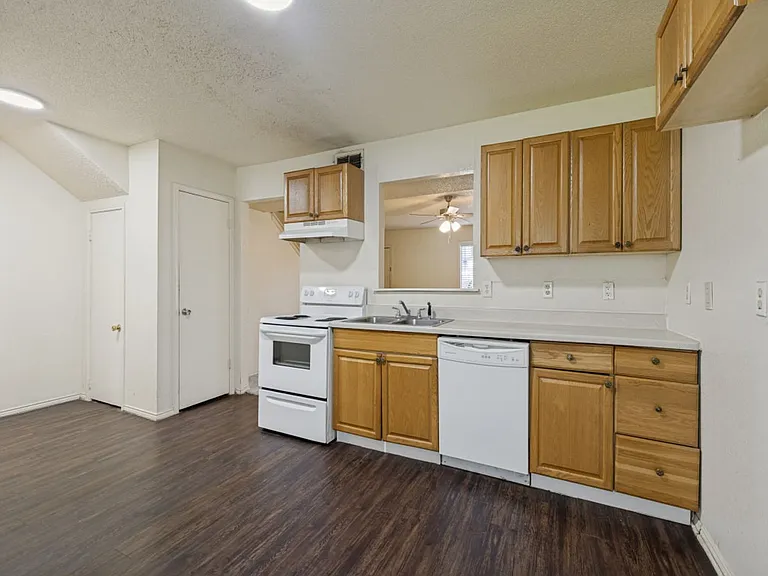 1416 Arvel Cir — Photo 7