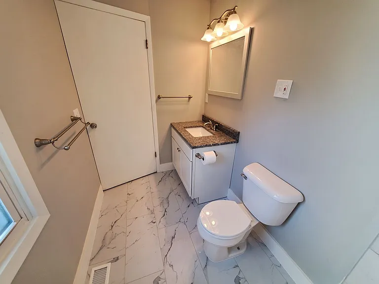 112 Fairbanks St NE — Photo 9