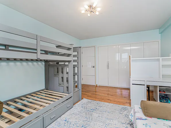 2546 East 13th Street image 13 of 29